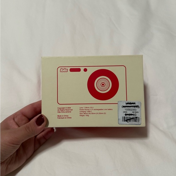 NEW Lola Digital Camera — Compact Retro-Inspired with Film-Like Charm - Picture 4 of 7